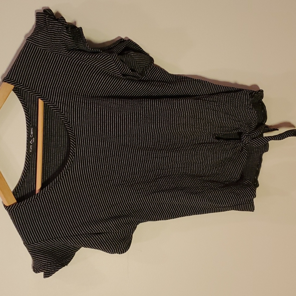 Ruffled short sleeved shirt